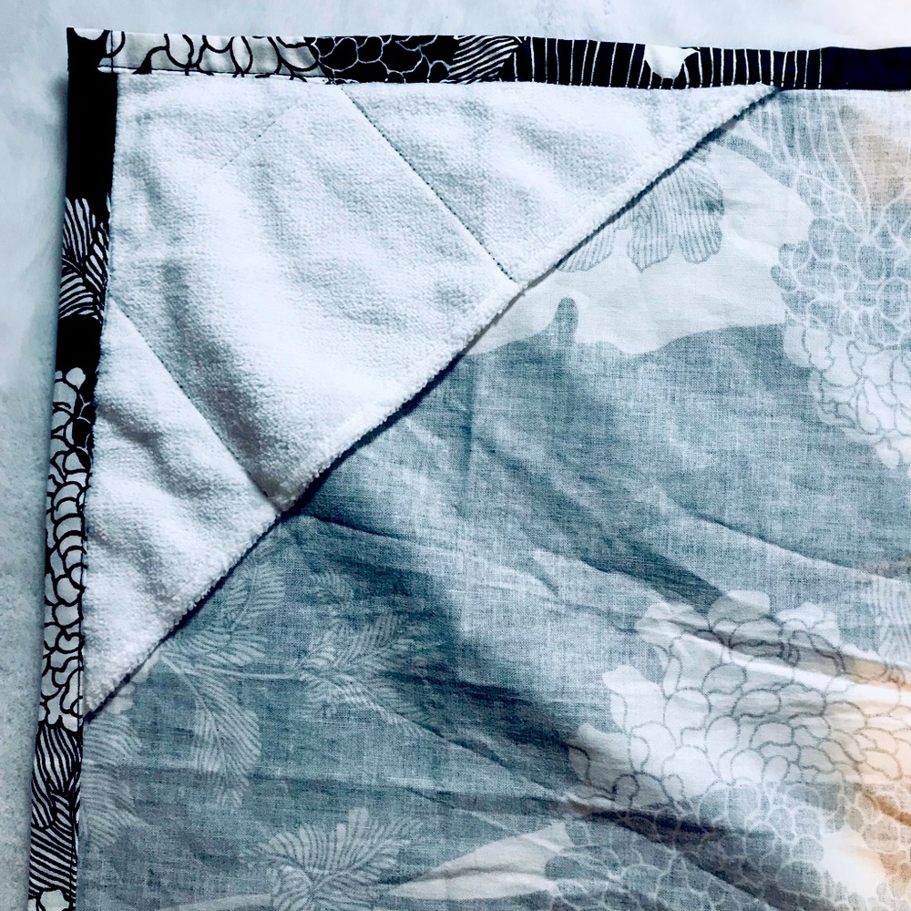 Cotton nursing cover from Bebe au Lait. - Picture 6 of 12